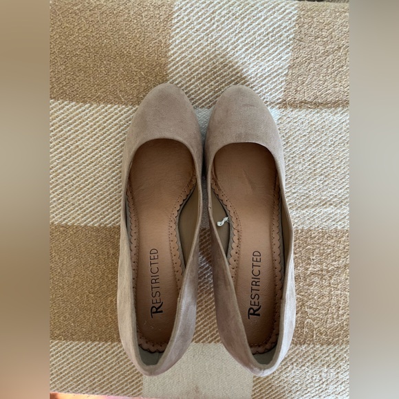 Restricted Chunky Embroidered Heels - Picture 5 of 6